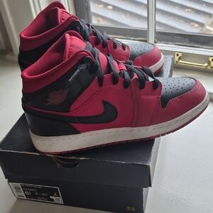 Jordan Air 1 Mid GS in Gym Red and Black